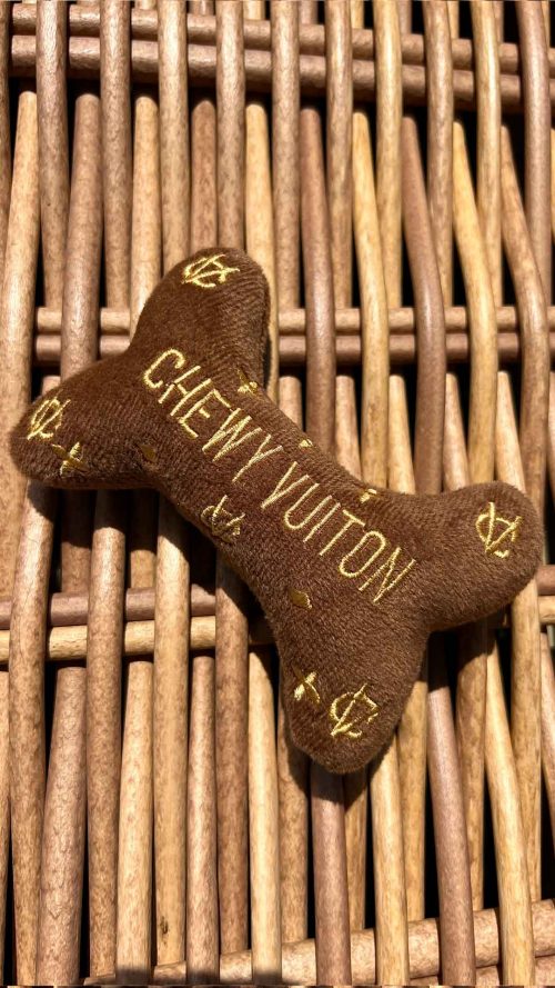 Hundespielzeug „Chewy Vuiton CV Bone”